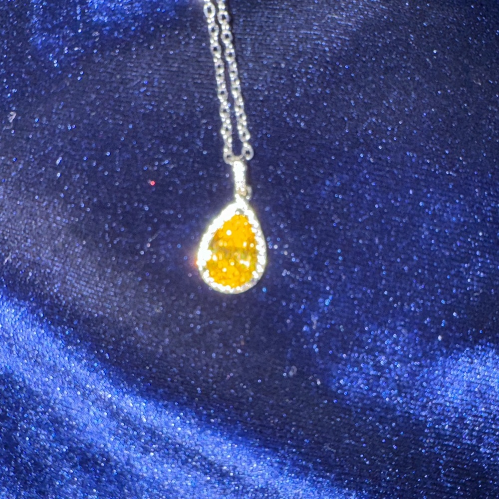 Synthetic Topez &  Diamond necklace
NEW W/O tags